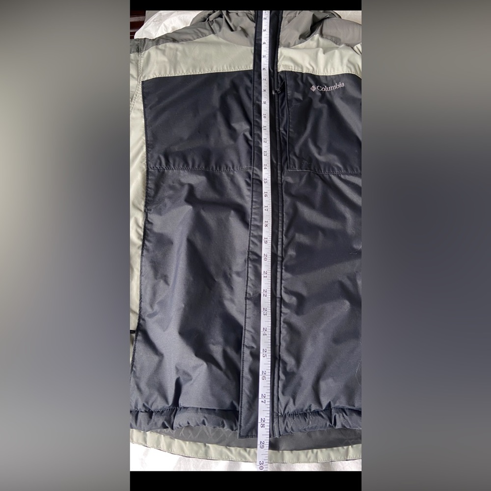 Columbia winter coat - boys / Youth size 18/20 - Picture 8 of 9